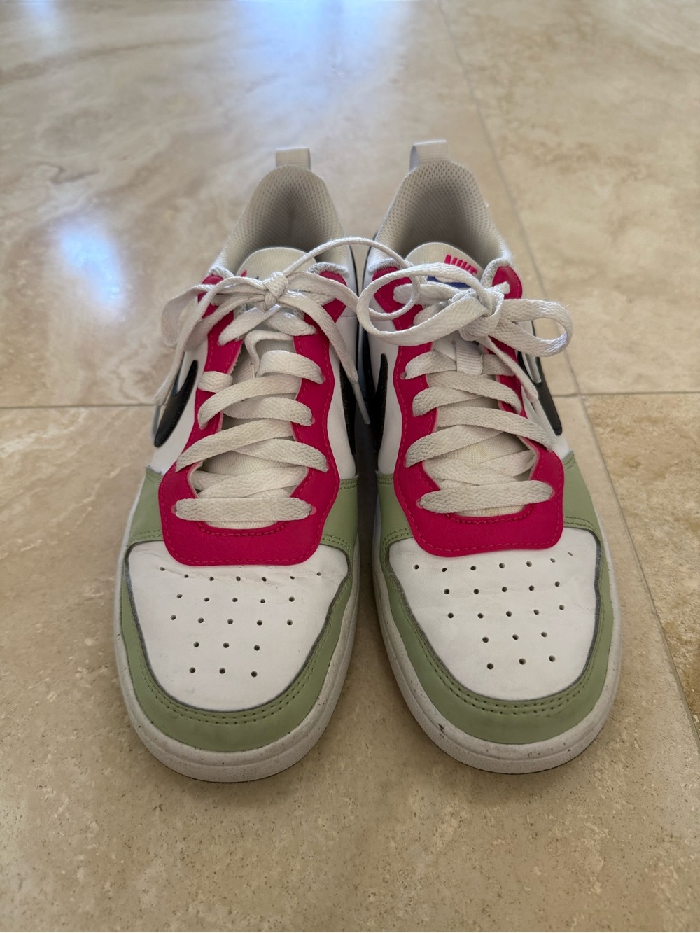 Girls Nike Sneaker size 5